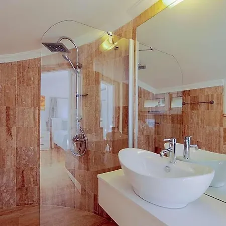 Sleeps 6 Pool Air Con Wifi Vilă Kalkan