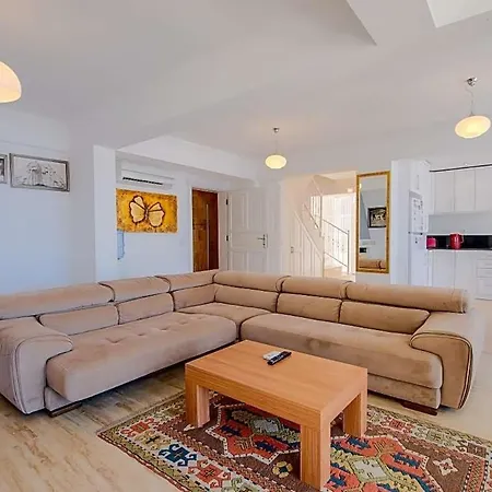 Sleeps 6 Pool Air Con Wifi Vilă