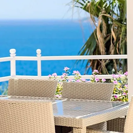 Sleeps 6 Pool Air Con Wifi Willa *